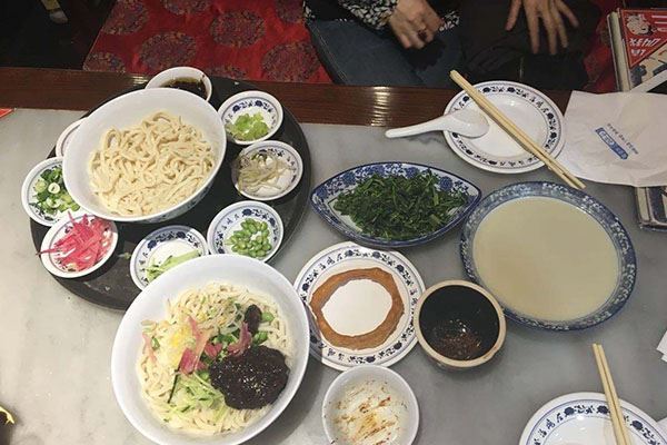 北京十大炸酱面馆:京味斋上榜,第一经济实惠又低调