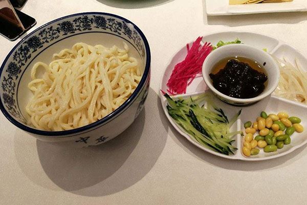 北京十大炸酱面馆：京味斋上榜，第一经济实惠又低调