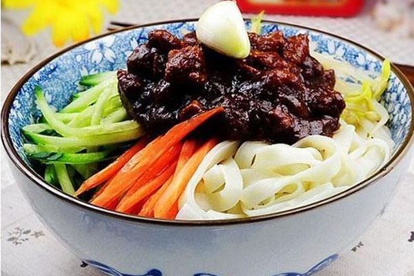 北京十大炸酱面馆：京味斋上榜，第一经济实惠又低调