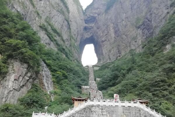 中国十大著名索道缆车景点,黄山索道上榜,第一世界最长