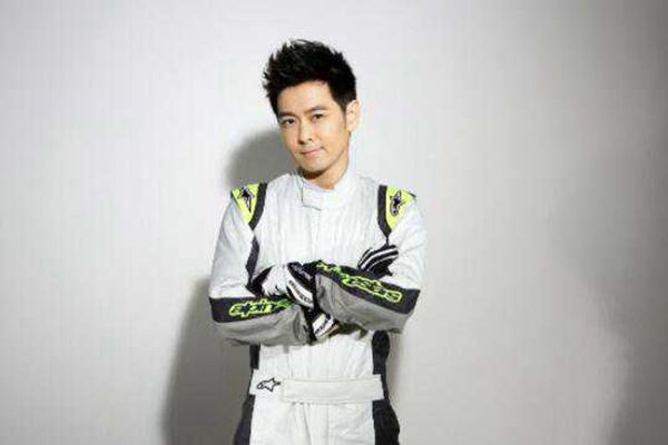 台湾十大帅哥演员：金城武第六，第八是不老男神