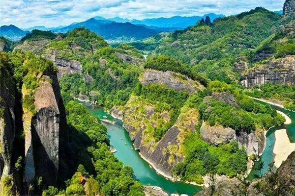 福建十大冬季旅游好去处：武夷山上榜，它的梅花最盛