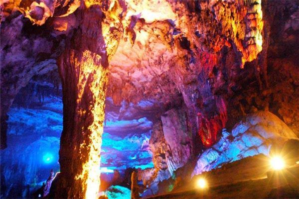 福建十大冬季旅游好去处：武夷山上榜，它的梅花最盛