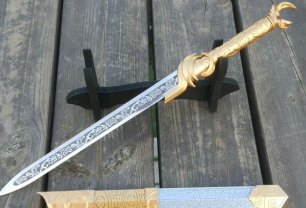 中国古代十大名剑排名，鱼肠剑上榜，第一是一把圣道之剑