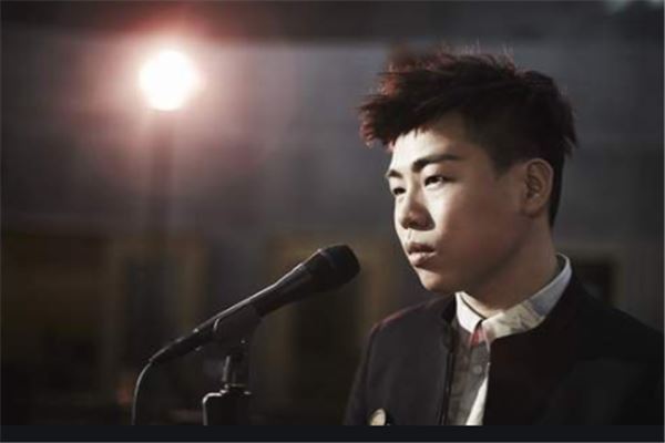 中国内地男歌手排行榜：李健上榜，刘欢第一