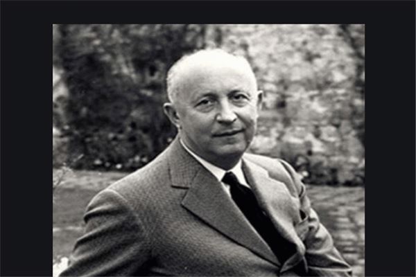 世界十大服装设计师排行榜:乔治·阿玛尼上榜,只有一位女性