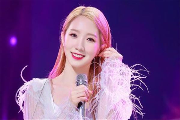 中国十大选秀女明星排行榜 李宇春兼具实力，第七名热度高