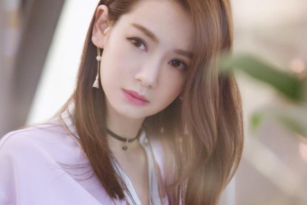 戚薇最好听的歌曲top10：《有个人》上榜，第三风靡全国
