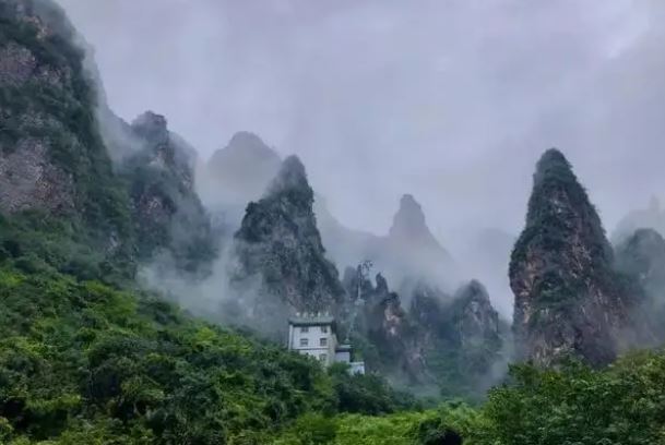 河南十大名山排行榜，嵩山排第一，第十是避暑胜地