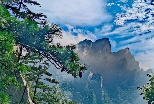 河南十大名山排行榜，嵩山排第一，第十是避暑胜地