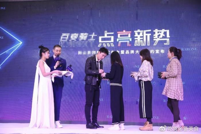 李小璐事件后贾乃亮怎么样了?近照曝光,表情透露实情!