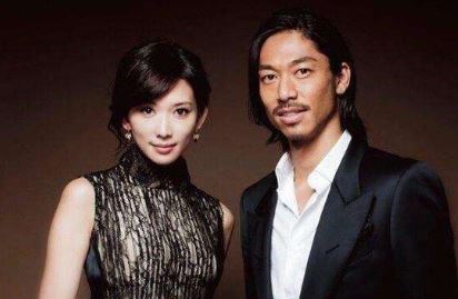林志玲老公首现身婚礼未定敬请期待!