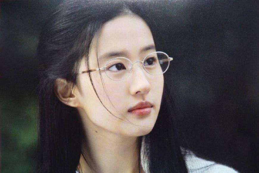 刘亦菲曝光新恋情?男方身份曝光后,网友:这要怎么谈恋爱?