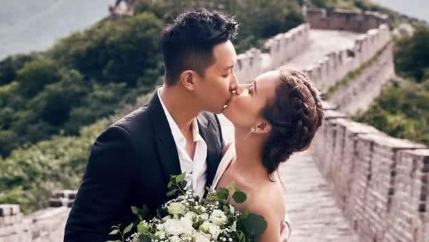 韩庚卢靖姗结婚了?中式婚礼现场曝光 外籍岳父又高又帅
