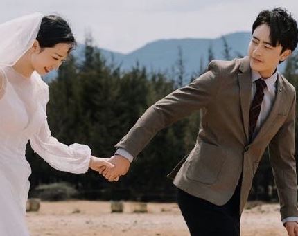 订婚戒指戴哪只手?国际上结婚戒指的戴法