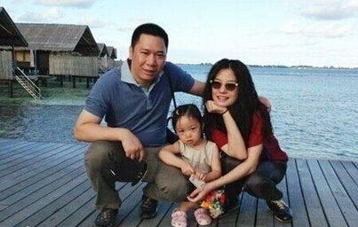 赵薇老公是谁?赵薇老公黄有龙被曝欠下近6亿巨债?