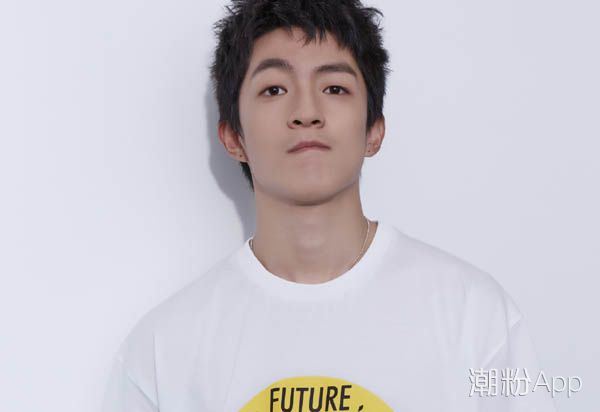 屈楚萧是哪一年生的今年多大了,揭秘其个人资料