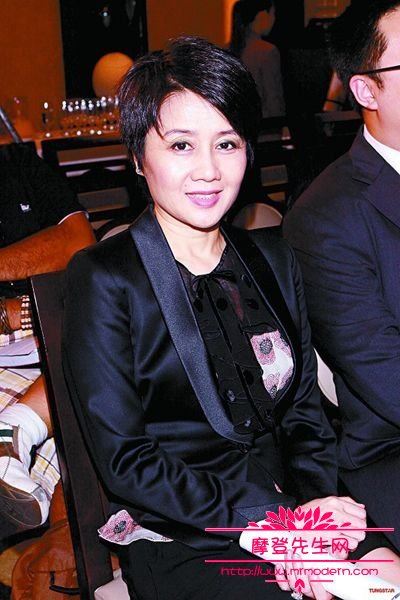 梁安琪多少岁嫁给赌王的？梁安琪年轻时候的照片组图