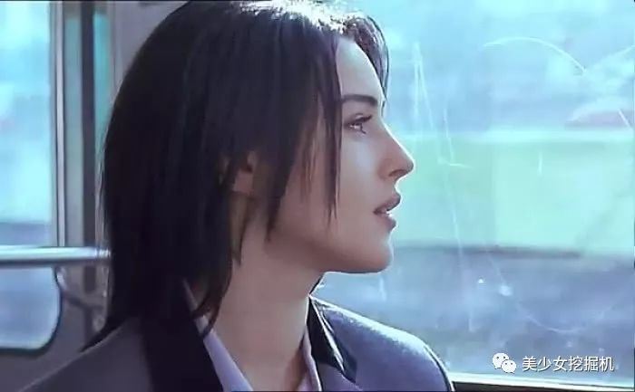 全球最美女神莫妮卡·贝鲁奇女儿(Deva Cassel)宣布出道