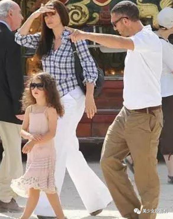 全球最美女神莫妮卡·贝鲁奇女儿（Deva Cassel）宣布出道