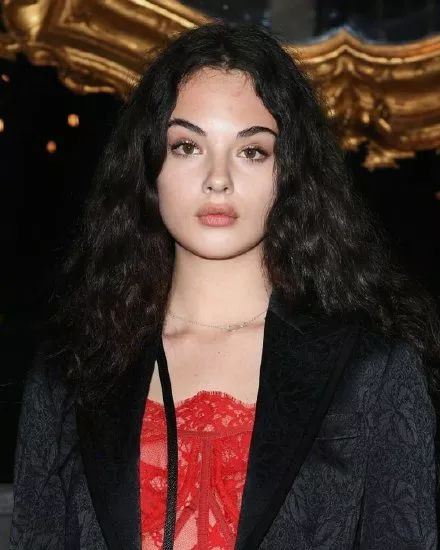 全球最美女神莫妮卡·贝鲁奇女儿（Deva Cassel）宣布出道