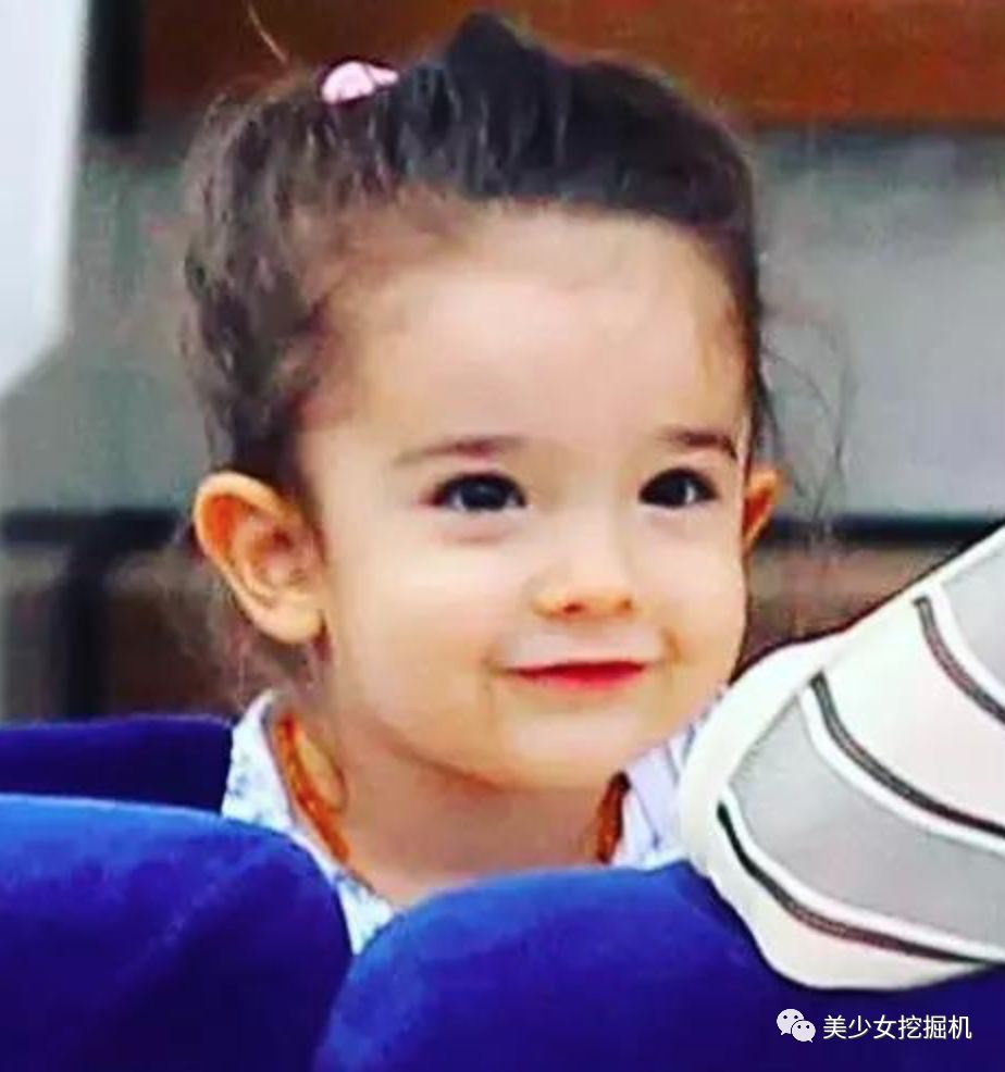 全球最美女神莫妮卡·贝鲁奇女儿（Deva Cassel）宣布出道