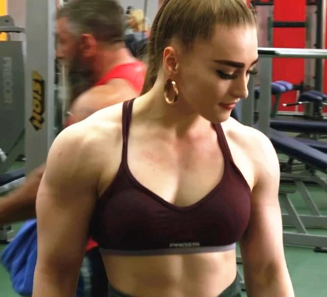 茱莉亚·文斯(Julia Vins):23岁超美女子魔鬼般的肌肉