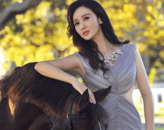 演员张萌的老公是谁，张萌的家庭背景如何