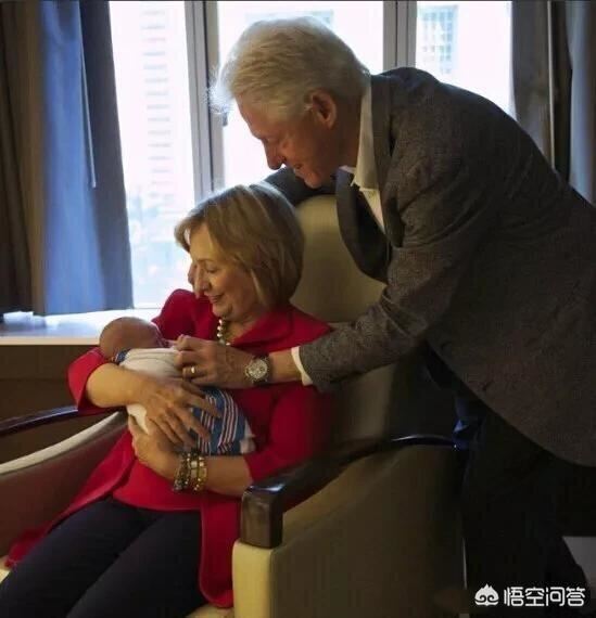 美国曾经的总统克林顿与莱温斯基搞婚外情，妻子希拉里为什么不与他离婚？