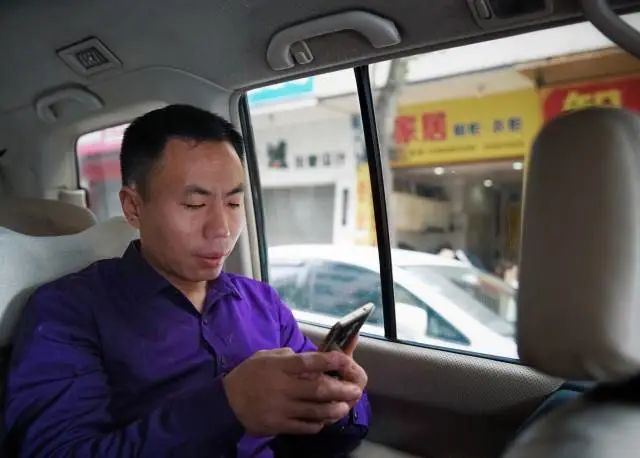 “梅姨案”被拐15年的孩子终于找到!父母家中一幕令人泪崩