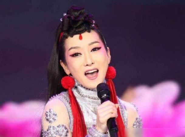 萨顶顶原名叫啥，萨顶顶个人资料简介及为什么改名