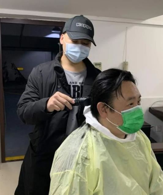 tony老师这个梗怎么来的，tony出门一定会带什么？