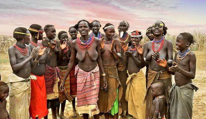 世界上奇葩的10个少数民族：卡图马人女人可随意强暴男人