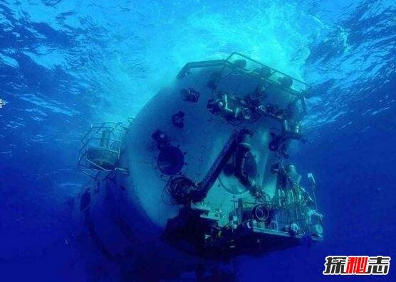 蛟龙号潜水员吓疯传说 海底惊现巨型真龙吓死人（谣言）
