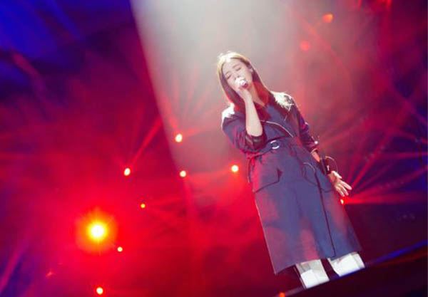 我是歌手第四期谭晶排名一落千丈,演唱定风波遭冷遇现场落泪