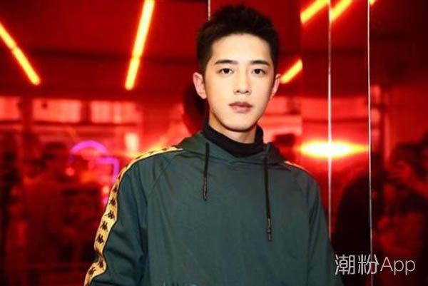 梁靖康多大几几年出生的 颜值颇高被评选为校草