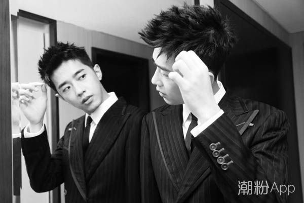 梁靖康多大几几年出生的 颜值颇高被评选为校草