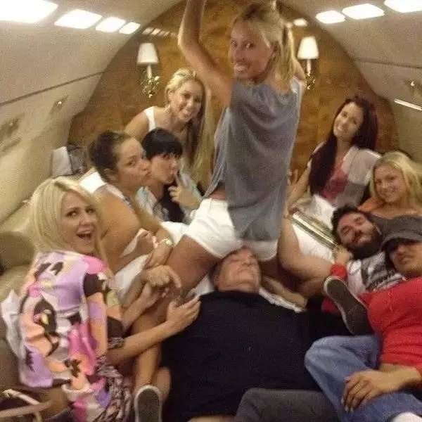 美国土豪丹·比尔泽兰（Dan Bilzerian）的奢华生活（照片）