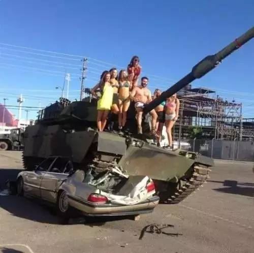 美国土豪丹·比尔泽兰（Dan Bilzerian）的奢华生活（照片）