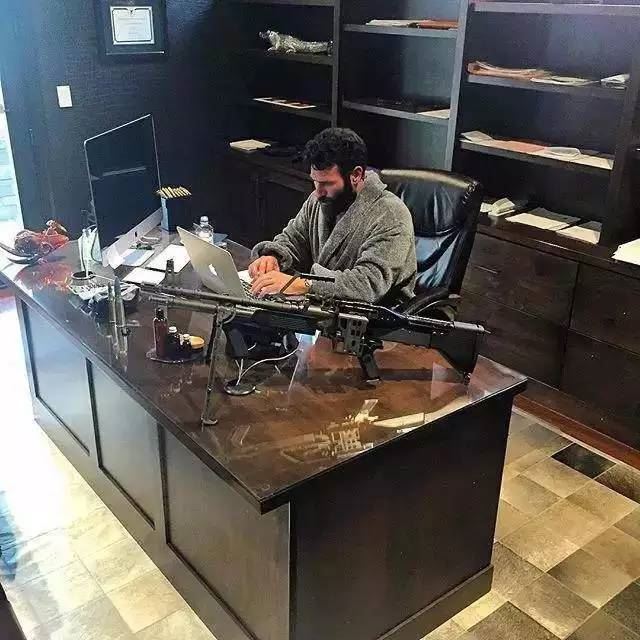美国土豪丹·比尔泽兰（Dan Bilzerian）的奢华生活（照片）