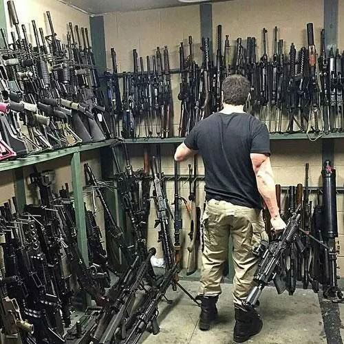 美国土豪丹·比尔泽兰（Dan Bilzerian）的奢华生活（照片）