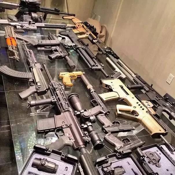 美国土豪丹·比尔泽兰（Dan Bilzerian）的奢华生活（照片）