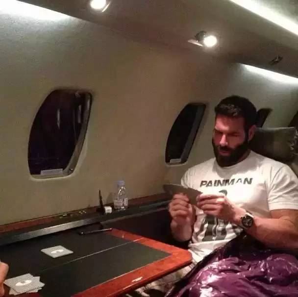 美国土豪丹·比尔泽兰（Dan Bilzerian）的奢华生活（照片）