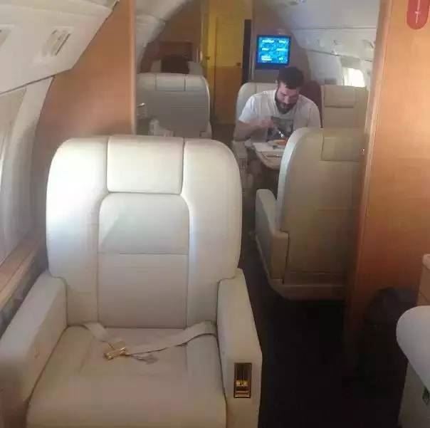 美国土豪丹·比尔泽兰（Dan Bilzerian）的奢华生活（照片）