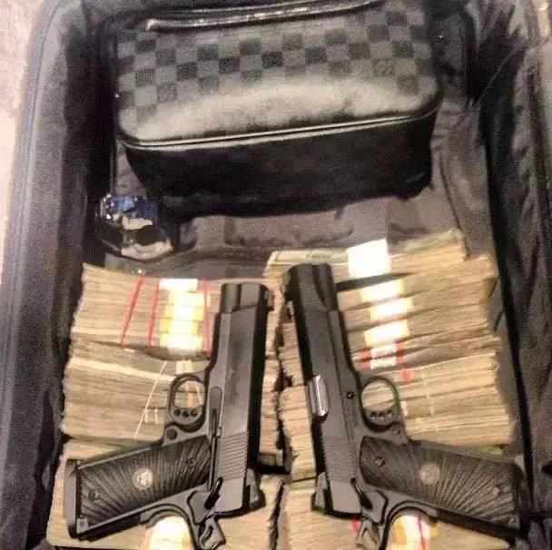 美国土豪丹·比尔泽兰（Dan Bilzerian）的奢华生活（照片）
