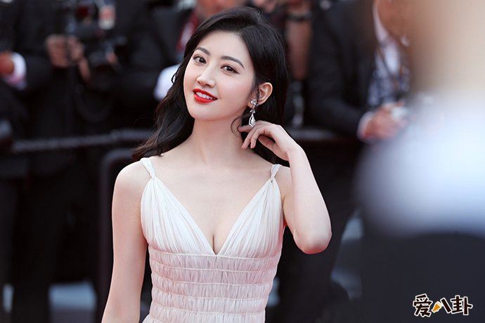 景甜和景俊海是什么关系 景甜的家庭背景强大在圈中有靠山?