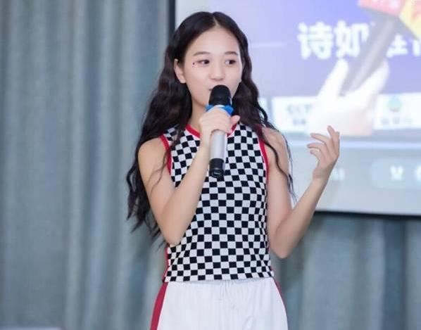网红小小如真实身份揭秘：抖音张曼如个人资料