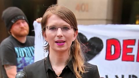 切尔西·曼宁是变性人:原名布莱德利·曼宁(Bradley Manning)