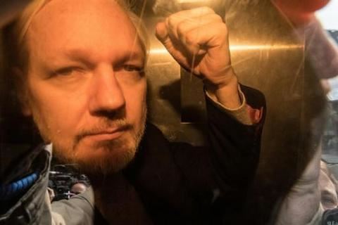 切尔西·曼宁是变性人：原名布莱德利·曼宁（Bradley Manning）