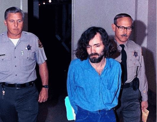 美国史上最著名的杀人魔王查尔斯·曼森(Charles Manson)去世